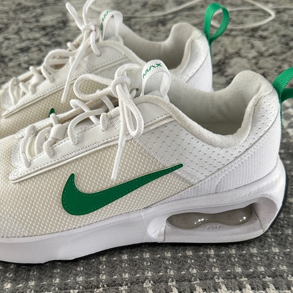 Air Max Nike women white & beige Sneakers with Green Highlights - Picture 4 of 7